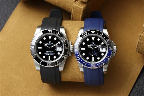 submariner with rubber strap.